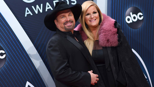 Garth Brooks and Trisha Yearwood offer covers, encouraging words during virtual set