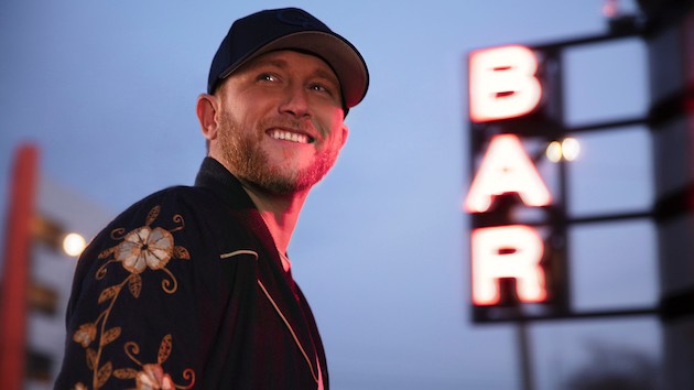 “Single Saturday Night”: Cole Swindell toasts nights to remember in his feel-good new track