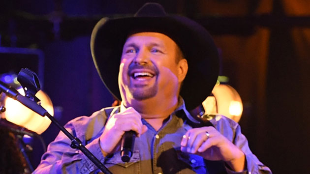 Garth Brooks’ ‘FUN’ album is complete: “We’re waiting for the right time”