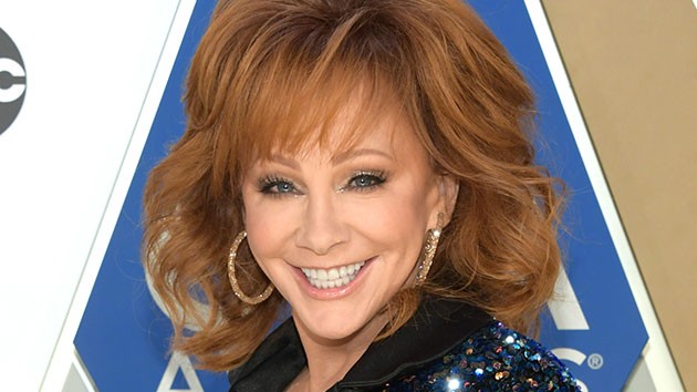 Reba McEntire thanks firefighters after rescue from old building