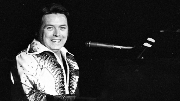 Mickey Gilley, one of the architects of the Urban Cowboy movement, dead at 86