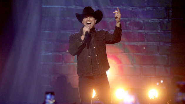 Dustin Lynch heads back down to the beach for unreleased new song “Fish in the Sea”